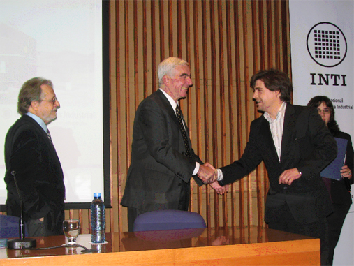 Presiden el acto el Ing. Enrique Martinez y el Dr. Alberto Daz.